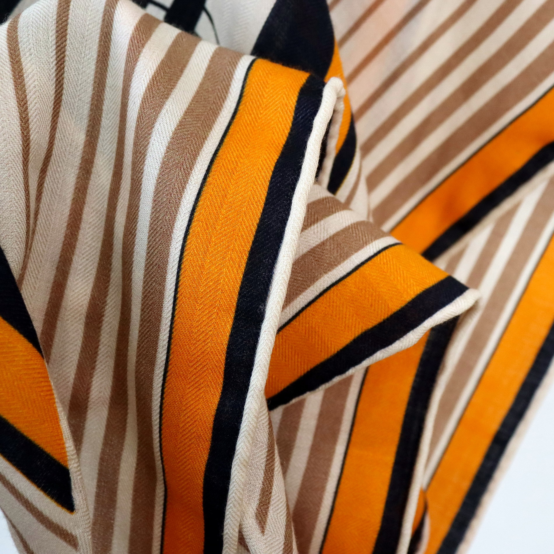 Vintage Equestrian Print Silk  - Pashmina Wrap Large บทวิจารณ์และราคา
