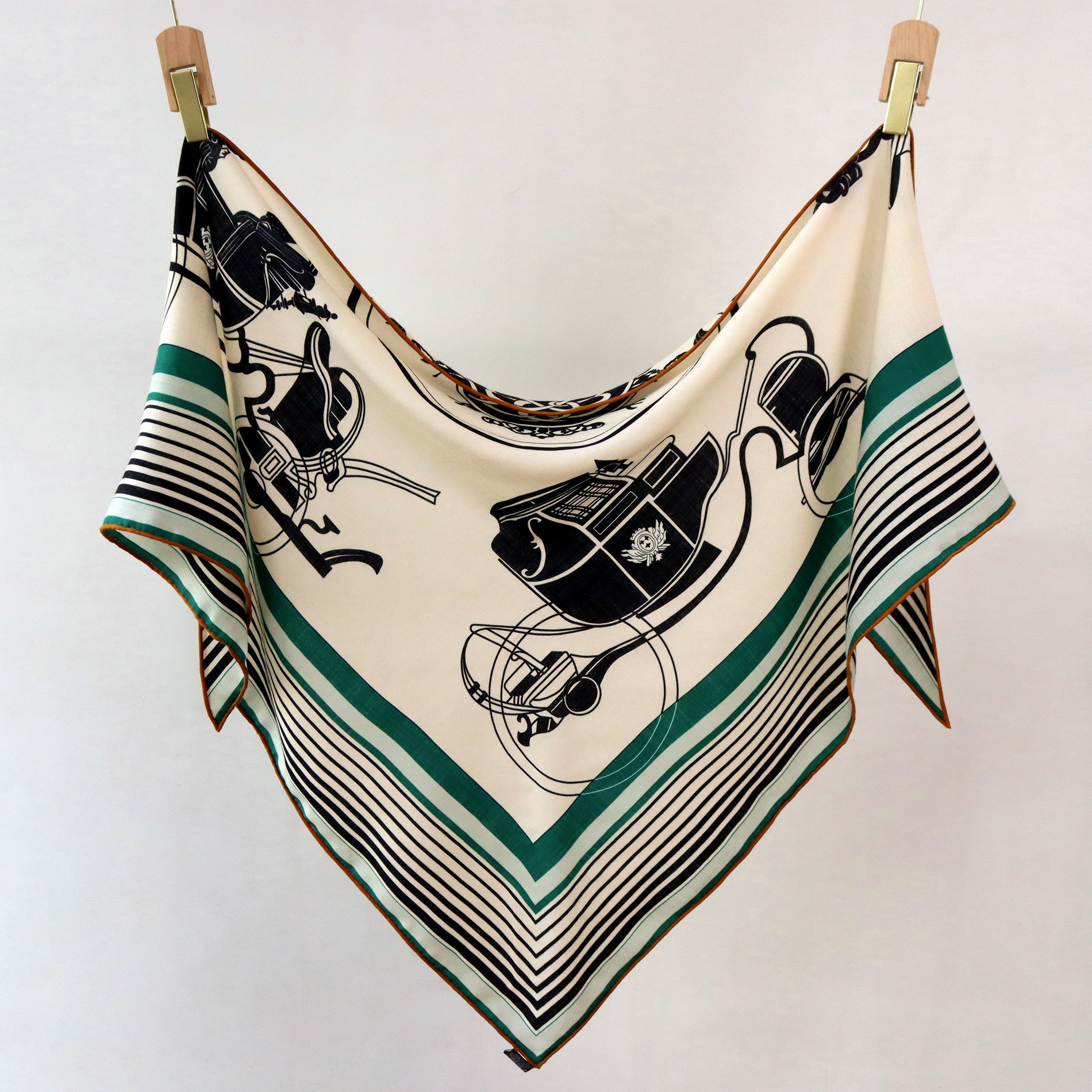Vintage Equestrian Print Silk  - Pashmina Wrap Large บทวิจารณ์และราคา