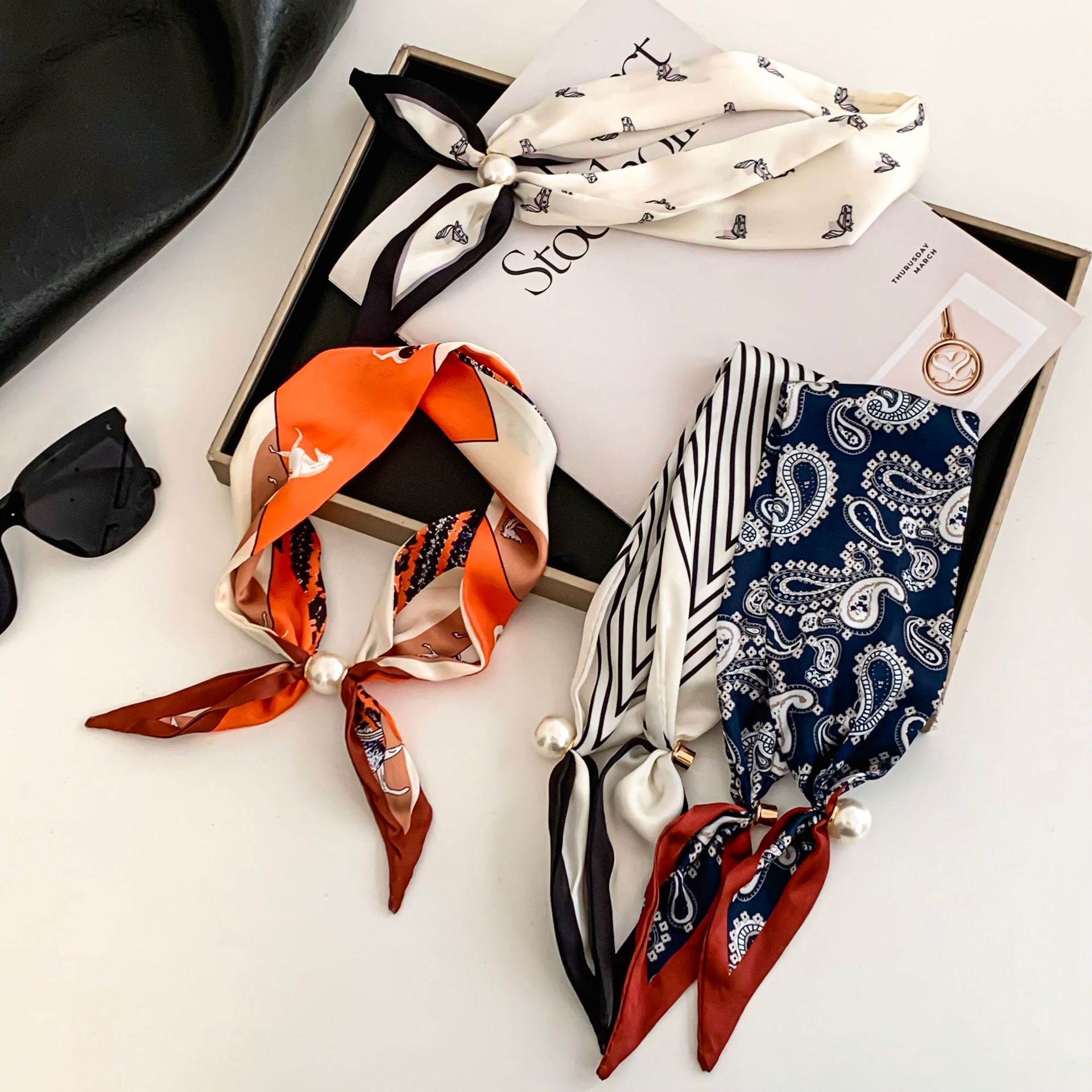 Cashew Flower Silk Scarf Effor - Ascot Neck Scarf บทวิจารณ์และราคา