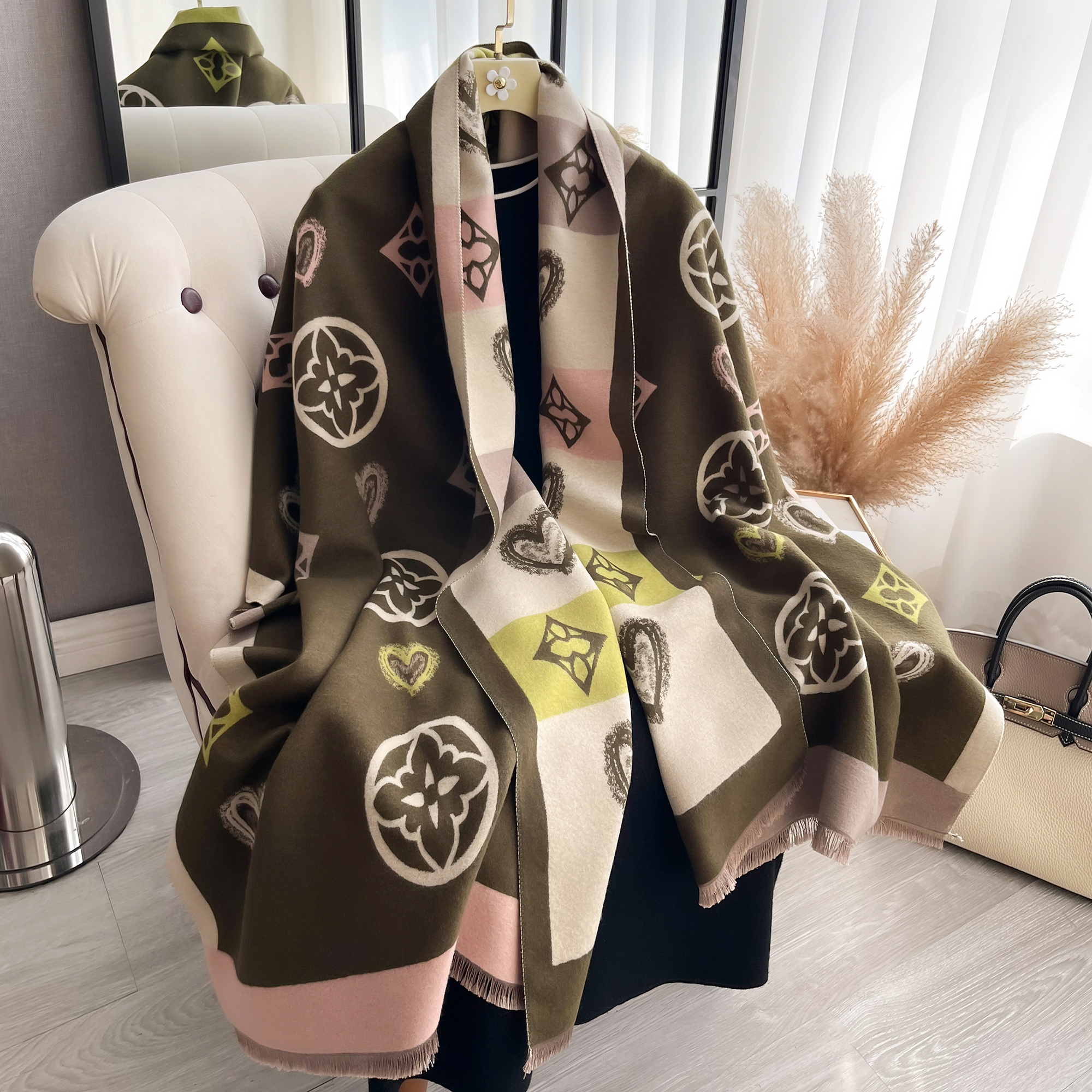Luxury Cashmere Love Scarf Win - Woven Scarf Blanket บทวิจารณ์และราคา