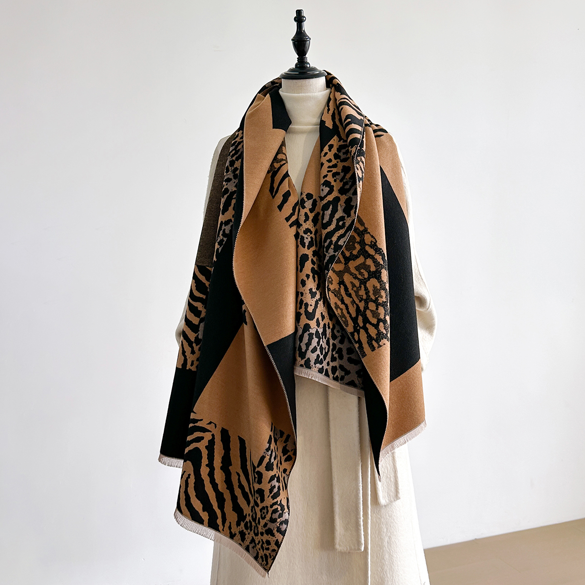 New Brand Elegance Two-Sided L - Woven Scarf Blanket บทวิจารณ์และราคา